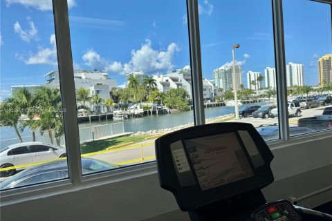 Condominio en alquiler en Sunny Isles Beach, Florida, 2 dormitorios, 101.64 m2 № 1975261 - foto 22