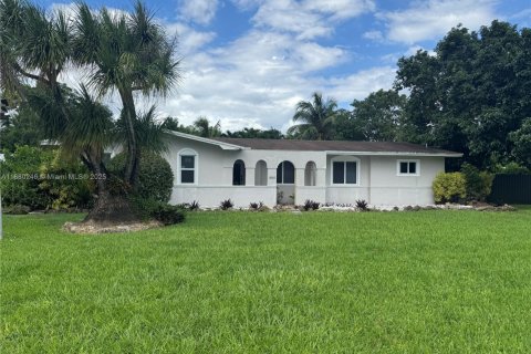 Villa ou maison à vendre à Homestead, Floride: 4 chambres, 188.03 m2 № 1943629 - photo 1