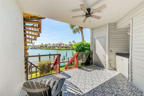 Condo in Saint Petersburg, Florida, 2 bedrooms  № 1830039 - photo 18