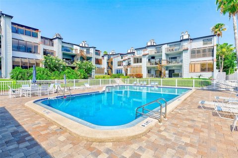 Condo in Saint Petersburg, Florida, 2 bedrooms  № 1830039 - photo 28