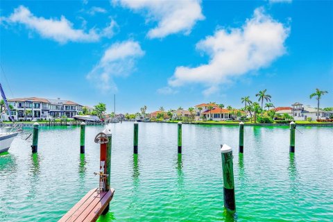 Condo in Saint Petersburg, Florida, 2 bedrooms  № 1830039 - photo 25