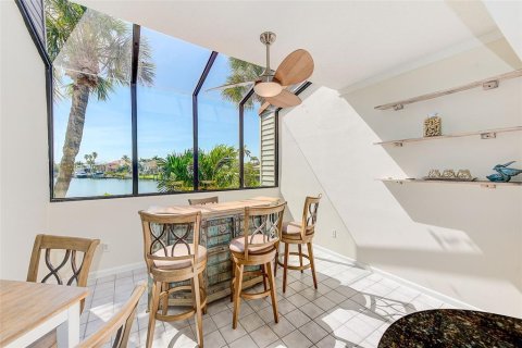 Condo in Saint Petersburg, Florida, 2 bedrooms  № 1830039 - photo 9