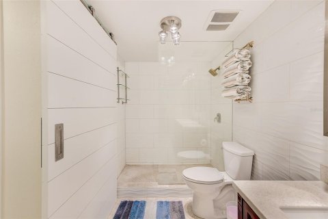 Condo in Saint Petersburg, Florida, 2 bedrooms  № 1830039 - photo 13