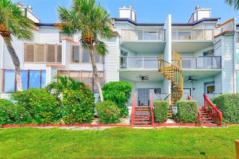 Condo in Saint Petersburg, Florida, 2 bedrooms  № 1830039 - photo 21