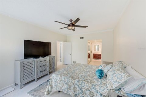 Condo in Saint Petersburg, Florida, 2 bedrooms  № 1830039 - photo 11