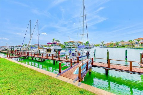 Condo in Saint Petersburg, Florida, 2 bedrooms  № 1830039 - photo 24