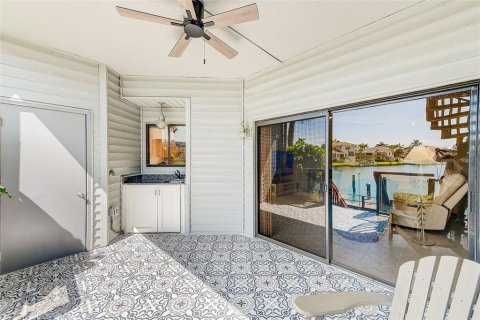 Condo in Saint Petersburg, Florida, 2 bedrooms  № 1830039 - photo 19