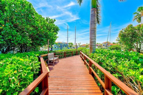 Condo in Saint Petersburg, Florida, 2 bedrooms  № 1830039 - photo 27