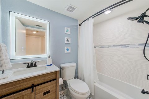 Condo in Saint Petersburg, Florida, 2 bedrooms  № 1830039 - photo 16