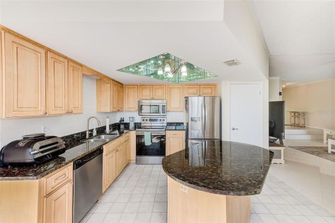 Condo in Saint Petersburg, Florida, 2 bedrooms  № 1830039 - photo 6