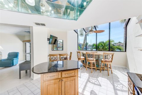 Condo in Saint Petersburg, Florida, 2 bedrooms  № 1830039 - photo 7