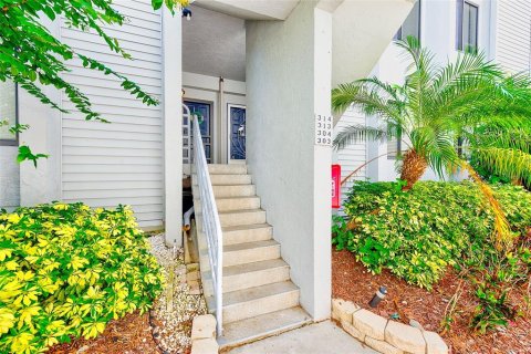 Condo in Saint Petersburg, Florida, 2 bedrooms  № 1830039 - photo 2