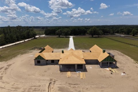 House in Morriston, Florida 4 bedrooms, 515.79 sq.m. № 2097503 - photo 2