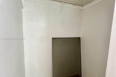 Casa en alquiler en Hollywood, Florida, 2 dormitorios, 170.75 m2 № 1934822 - foto 9