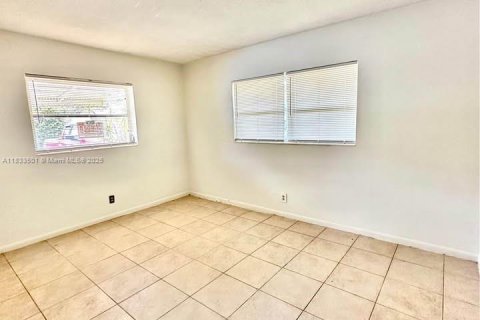 Casa en alquiler en Hollywood, Florida, 2 dormitorios, 170.75 m2 № 1934822 - foto 7