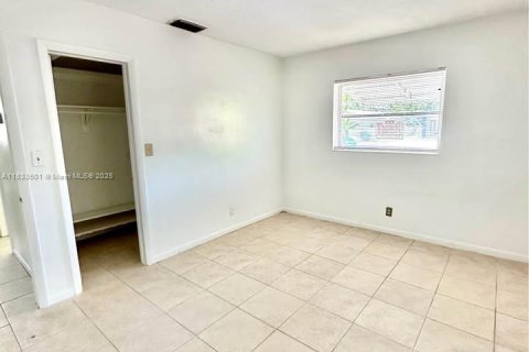 Casa en alquiler en Hollywood, Florida, 2 dormitorios, 170.75 m2 № 1934822 - foto 12