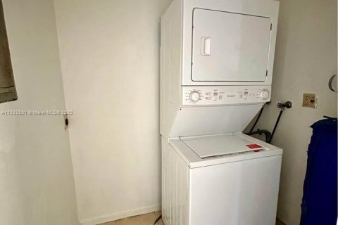 Casa en alquiler en Hollywood, Florida, 2 dormitorios, 170.75 m2 № 1934822 - foto 13