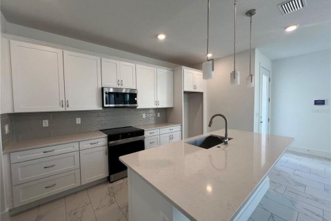 Townhouse in Wesley Chapel, Florida 3 bedrooms, 198.07 sq.m. № 1732687 - photo 3