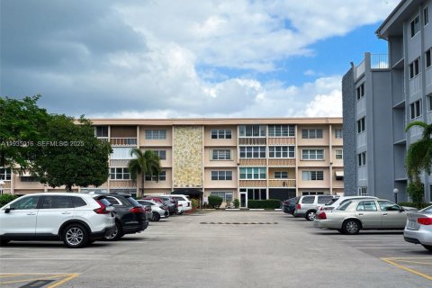 Купить кондоминиум в Халландейл-Бич, Флорида 1 спальня, 71.53м2, № 1993192 - фото 25