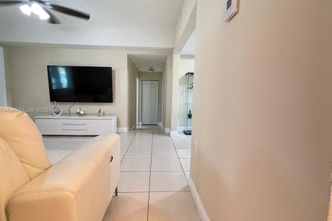 Casa en venta en Miami, Florida, 3 dormitorios, 131.18 m2 № 1849009 - foto 26