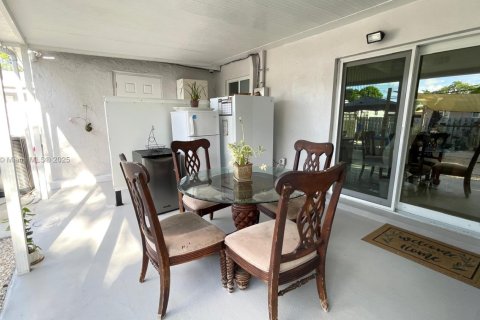 Casa en venta en Miami, Florida, 3 dormitorios, 131.18 m2 № 1849009 - foto 12