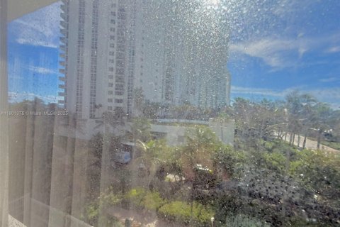 Condominio en venta en Sunny Isles Beach, Florida, 33.44 m2 № 1939574 - foto 10