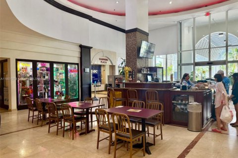 Condominio en venta en Sunny Isles Beach, Florida, 33.44 m2 № 1939574 - foto 16