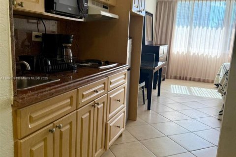 Condominio en venta en Sunny Isles Beach, Florida, 33.44 m2 № 1939574 - foto 2