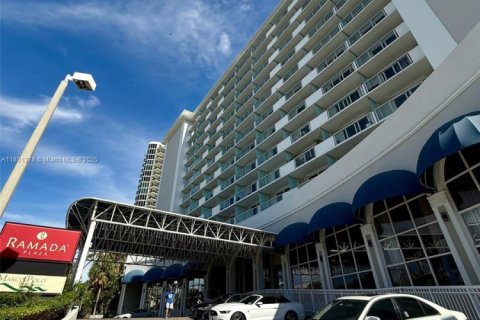 Condominio en venta en Sunny Isles Beach, Florida, 33.44 m2 № 1939574 - foto 19