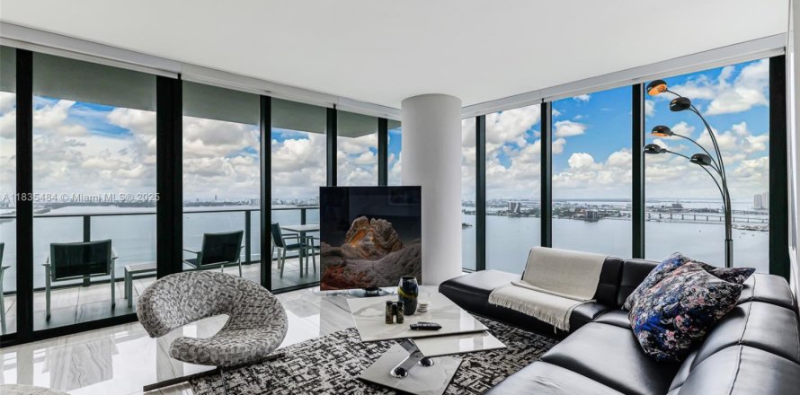 Condo à Miami, Floride, 3 chambres  № 1818329