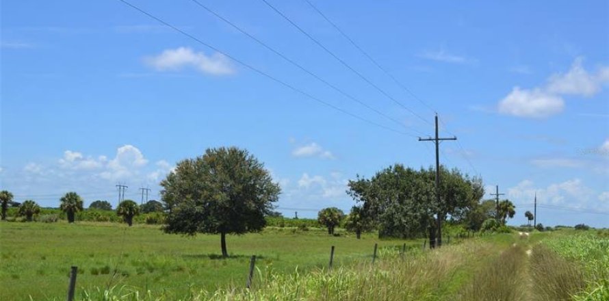 Terreno en St. Lucie, Florida № 915197