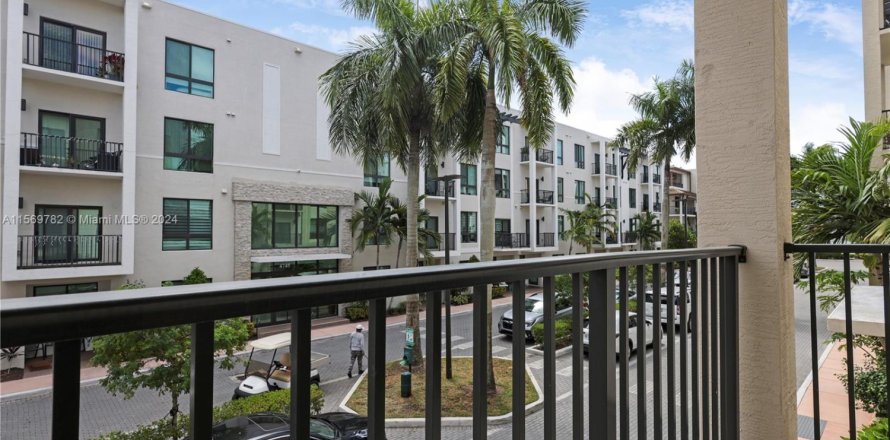 Кондоминиум с 2 спальнями в Дорал, Флорида № 1962496