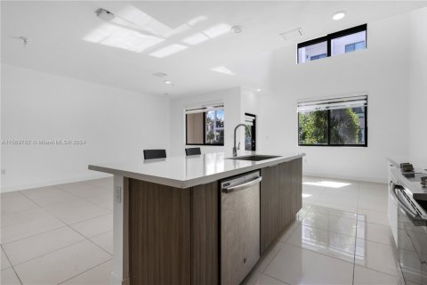 Купить кондоминиум в Дорал, Флорида 2 спальни, 121.89м2, № 1962496 - фото 10