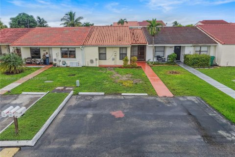 Villa ou maison à vendre à Miami, Floride: 3 chambres, 115.48 m2 № 1947160 - photo 30