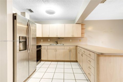 Villa ou maison à vendre à Miami, Floride: 3 chambres, 115.48 m2 № 1947160 - photo 12