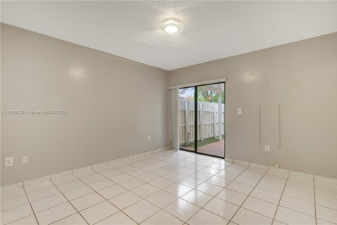 Villa ou maison à vendre à Miami, Floride: 3 chambres, 115.48 m2 № 1947160 - photo 17