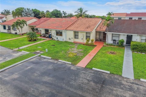Villa ou maison à vendre à Miami, Floride: 3 chambres, 115.48 m2 № 1947160 - photo 2