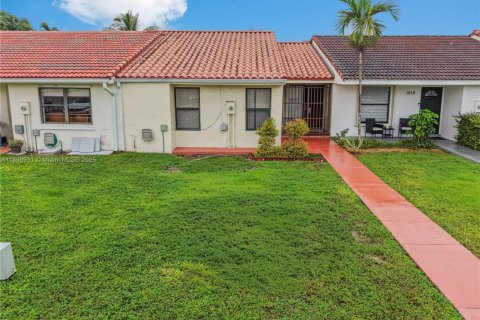 Villa ou maison à vendre à Miami, Floride: 3 chambres, 115.48 m2 № 1947160 - photo 1