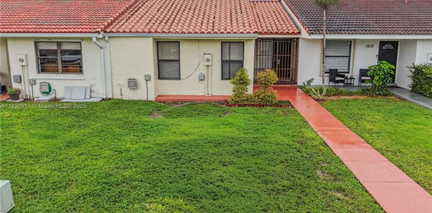Villa ou maison à Miami, Floride 3 chambres, 115.48 m2 № 1947160