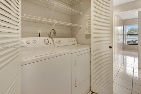 Villa ou maison à vendre à Miami, Floride: 3 chambres, 115.48 m2 № 1947160 - photo 26