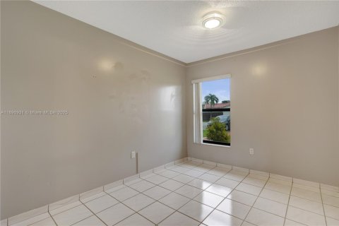Villa ou maison à vendre à Miami, Floride: 3 chambres, 115.48 m2 № 1947160 - photo 22