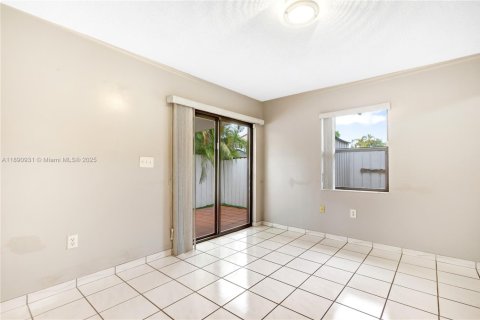 Villa ou maison à vendre à Miami, Floride: 3 chambres, 115.48 m2 № 1947160 - photo 16