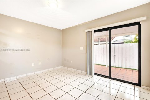Villa ou maison à vendre à Miami, Floride: 3 chambres, 115.48 m2 № 1947160 - photo 14