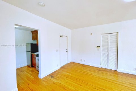 Condominio en alquiler en Miami Beach, Florida, 32.33 m2 № 2020058 - foto 4