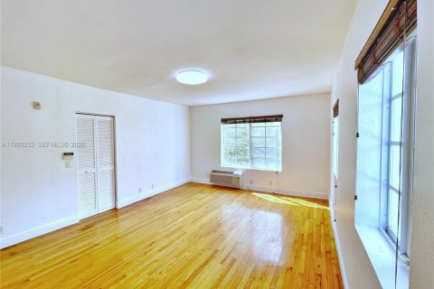 Condominio en alquiler en Miami Beach, Florida, 32.33 m2 № 2020058 - foto 7