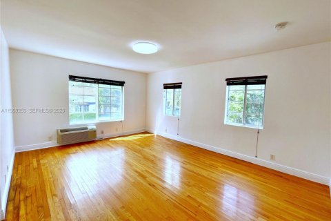 Condominio en alquiler en Miami Beach, Florida, 32.33 m2 № 2020058 - foto 2