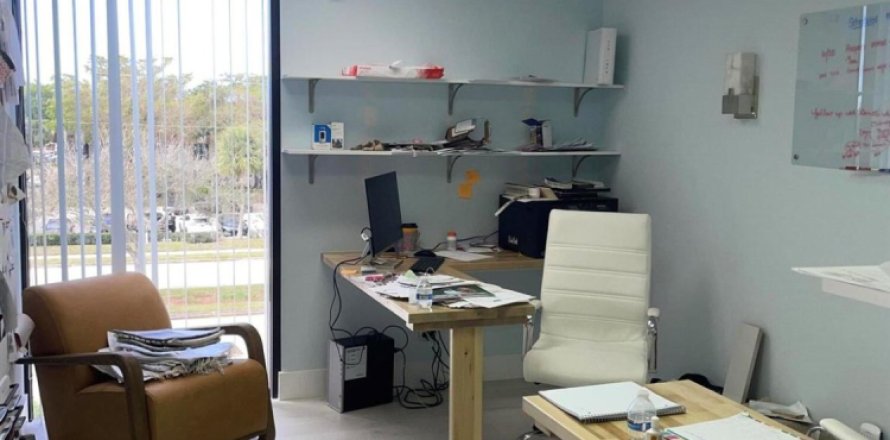 Propiedad comercial en North Palm Beach, Florida № 1031544