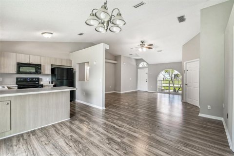 Casa en venta en Zephyrhills, Florida, 3 dormitorios, 122.45 m2 № 1914358 - foto 19