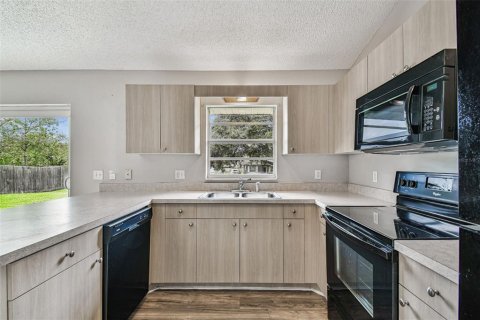 Casa en venta en Zephyrhills, Florida, 3 dormitorios, 122.45 m2 № 1914358 - foto 28
