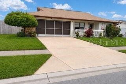 House in Port Richey, Florida 2 bedrooms, 118.64 sq.m. № 2157878